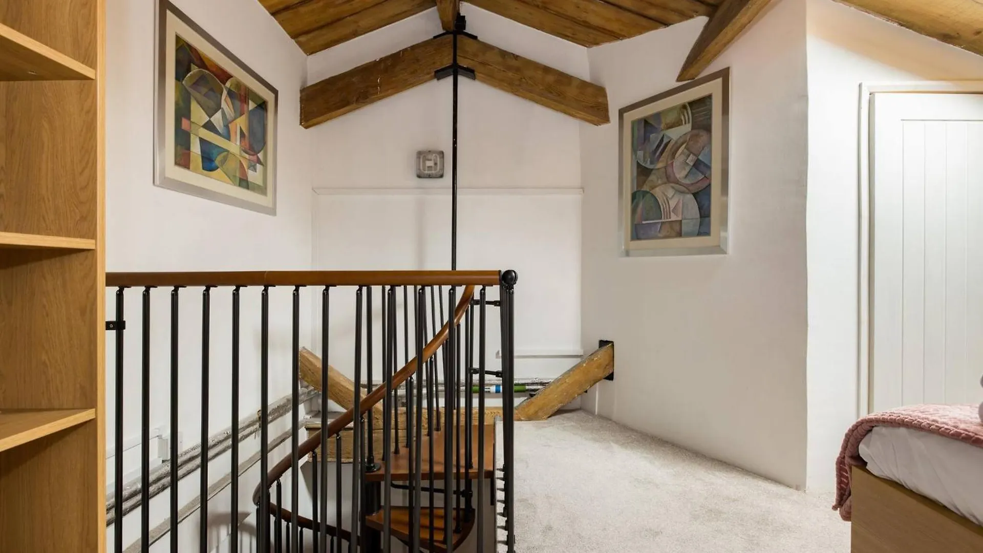 Wild Roses Serviced Apartments - Excel Warehouse 2 London